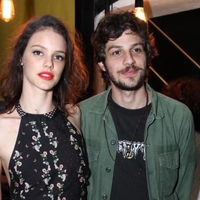 Chay Suede e Laura Neiva