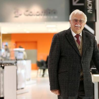  PORTO ALEGRE, RS, BRASIL, 09-06-2014 : Retrato do Adelino Colombo, fundador e presidente da Lojas Colombo, para a série Com A Palavra. (Foto: BRUNO ALENCASTRO/Agência RBS, Editoria Geral)