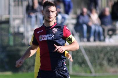  Matias Antonini Lui, zagueiro do Cagliari. 