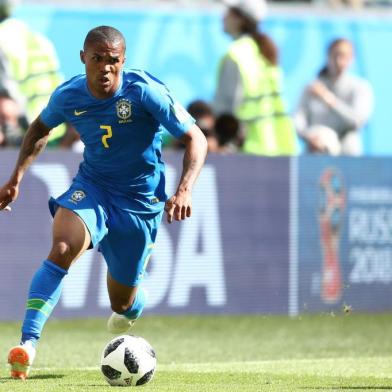 Douglas Costa durante jogo da Seleção Brasileira contra a Costa Rica pela 2ª rodada do Grupo E da Copa do Mundo da Rússia, em São Petersburgo.