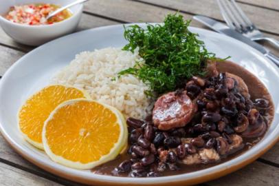 A Flor de Primavera (Rua Erasto Roxo de Araújo Correa, 12, Boa Vista - Porto Alegre) promove uma feijoada especial nesse sábado, em homenagem ao Dia do Amigo