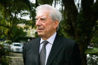  PORTO ALEGRE, RS, BRASIL,11-05-2016. O escritor peruano Mario Vargas Llosaparticipa de um almoço para intelectuais e patrocinadores do Fronteiras do Pensamento no Britsh Club. (FOTO ANDRÉA GRAIZ/AGÊNCIA RBS, REDE SOCIAL).