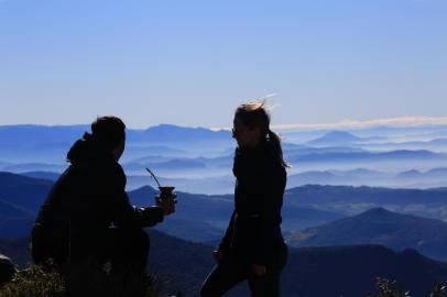  CAMBARÁ DO SUL - RS/BR 05.07.2018Especial Turismo Cambará do Sul.Cânion Fortaleza,  Parque Nacional da Serra Geral.Menderson Machado, garçom, Schaiane Costa, técnica contábil.FOTÓGRAFO: TADEU VILANI AGÊNCIARBS Caderno Viagem