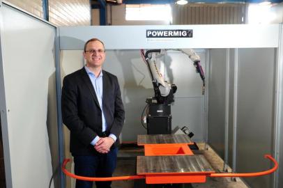  CAXIAS DO SUL, RS, BRASIL, 18/07/2018. Juarez Fochesatto, diretor da empresa Powermig, de Caxias, fala sobre novidades nos produtos que serão apresentados na feira Mercopar. (Diogo Sallaberry/Agência RBS)