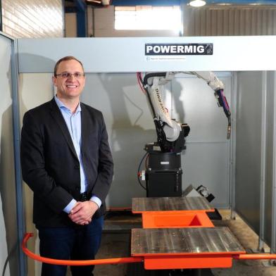  CAXIAS DO SUL, RS, BRASIL, 18/07/2018. Juarez Fochesatto, diretor da empresa Powermig, de Caxias, fala sobre novidades nos produtos que serão apresentados na feira Mercopar. (Diogo Sallaberry/Agência RBS)