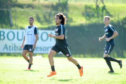 O meia Nonato participa de treino do Inter em Atibaia (SP).