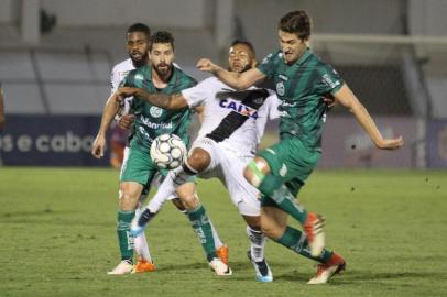 PONTE PRETA X JUVENTUDESP - SÉRIE B/PONTE PRETA X JUVENTUDE - ESPORTES - Lance da partida entre Ponte Preta e Juventude, válida pela Série B do Campeonato   Brasileiro, na Fonte Luminosa, em Araraquara, interior de São Paulo, nesta terça-feira, 24.   24/07/2018 - Foto: LUCIANO CLAUDINO/CÓDIGO19/ESTADÃO CONTEÚDOEditoria: ESPORTESLocal: ARARAQUARAIndexador: LUCIANO CLAUDINOFotógrafo: CÓDIGO19