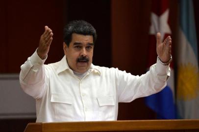  Venezuelan President Nicolas Maduro delivers a speech during the XXIV Forum of Sao Paulo meeting in Havana on July 17, 2018.  / AFP PHOTO / YAMIL LAGEEditoria: POLLocal: HavanaIndexador: YAMIL LAGESecao: politics (general)Fonte: AFPFotógrafo: STF