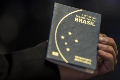 A Casa da Moeda retomou hoje (1º) a produção de passaportes, que havia sido interrompida ontem (30) por causa de um defeito em um equipamento de perfuração a laser, utilizado na produção do documento.