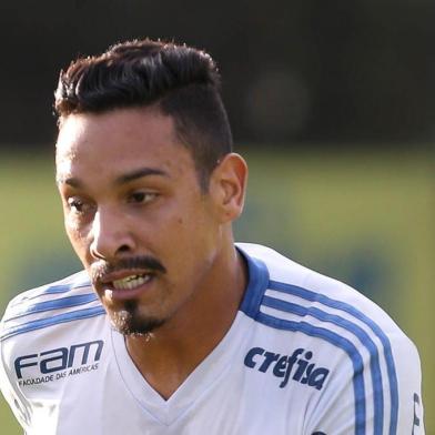 O jogador Antonio Carlos, da SE Palmeiras, durante treinamento, na Academia de Futebol.