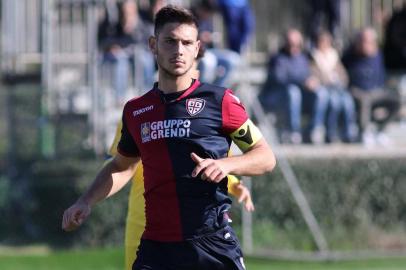  Matias Antonini Lui, zagueiro do Cagliari. 