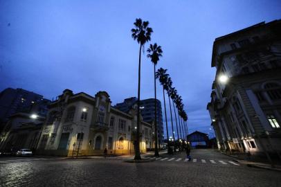  PORTO ALEGRE, RS, BRASIL, 27-07-2018. Clima em Porto Alegre na madrugada. (RONALDO BERNARDI/AGÊNCIA RBS)