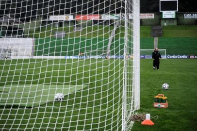  CAXIAS DO SUL, RS, BRASIL, 27/07/2018 - Esporte Clube Juventude treina para enfentar o Fortaleza no sábado, as 16h30, no estádio Alfredo Jaconi, pela série B do Brasileirão. NA FOTO: técnico Julinho Camargo. (Marcelo Casagrande/Agência RBS)