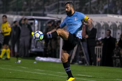 Chapecoense x GremioSC - Chapeco - 29/07/2018 - Brasileiro Serie A 2018- Chapecoense x Gremio - Douglas jogador do Gremio durante partida contra o Chapecoense no estadio Arena Conda pelo campeonato Brasileiro A 2018. Foto: Liamara Polli/AGIFEditoria: SPOLocal: ChapecoIndexador: Liamara Polli/AGIFSecao: FootballFonte: www.agif.com.brFotógrafo: Liamara Polli/AGIF