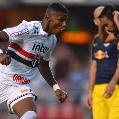 SÃO PAULO X RED BULL BRASILSP - PAULISTÃO/SÃO PAULO X RED BULL BRASIL - ESPORTES - Arboleda, do São Paulo, comemora o seu gol em partida contra o Red Bull Brasil, válida   pela 12ª rodada do Campeonato Paulista, no Estádio do Morumbi, na capital paulista, na   tarde deste domingo (11).    11/03/2018 - Foto: MAURO HORITA/ESTADÃO CONTEÚDOEditoria: ESPORTESLocal: SÃO PAULOIndexador: MAURO HORITAFonte: Mauro HoritaFotógrafo: ESTADÃO CONTEÚDO