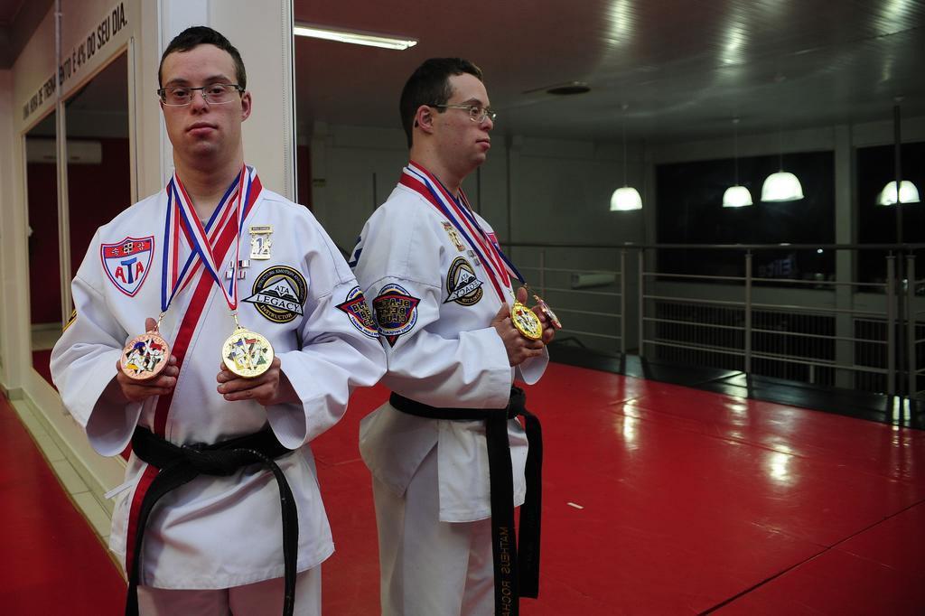Aluno com Síndrome de Down é destaque na Escolinha de Taekwondo de