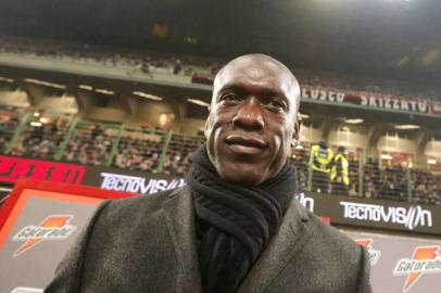 Seedorf estreando como técnico do Milan