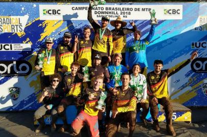  A equipe Bike&Cia, com representantes das cidades de Caxias do Sul, Farroupilha, Nova Petrópolis e Teutônia, conquistou ótimos resultados na etapa do Campeonato Brasileiro de Mountain Bike Downhill. A prova aconteceu no final de semana, em São Vedelino. 