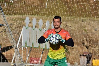 Juventude treina no CT. Na foto, o goleiro Douglas.