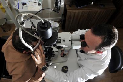  JOINVILLE, SC, BRASIL (01-07-2016) - Evandro Luís Rosa, oftalmologista no Hospital de Olhos Sadalla Amin Ghanem em Joinville. (Foto: Maykon Lammerhirt, Agencia RBS)