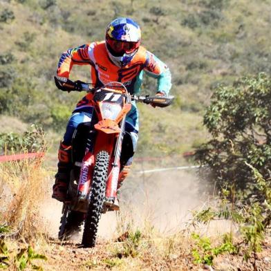  O Campeonato Brasileiro de Enduro Fim para motos desembarca em Farroupilha neste final de semana. A prova Enduro da Curva Reta, sexta e penúltima do calendário nacional, reserva disputas emocionantes entre as principais feras da modalidade. 