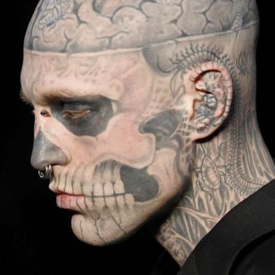 Modelo Rick Genest, que tem o corpo todo tatuado