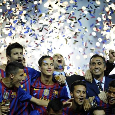 Barcelonas coach Josep Guardiola (C) celebrates his teams victory over Athletic Bilbao during their Spanish Kings Cup final football match at the Vicente Calderon stadium, in Madrid, on May 25, 2012.  Barcelona defeated Athletic Bilbao 3-0.  AFP PHOTO/ RAFA RIVAS