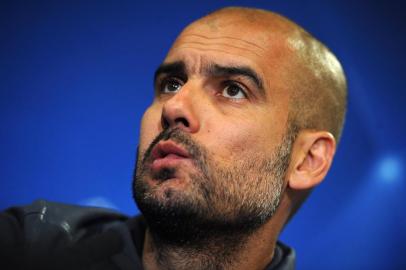  (FILES) A photo taken on April 17, 2012 shows Barcelonas coach Josep Guardiola during a press conference at Londons Stamford Bridge stadium on the eve of their UEFA Champions League semi-final first leg football match against Chelsea. Former Barcelona manager Pep Guardiola will take over as Bayern Munich head coach for the 2013/14 season, the Bundesliga giants confirmed on January 16, 2013, with the Spaniard offered a contract until 2016.Editoria: SPOLocal: LondonIndexador: LLUIS GENESecao: SoccerFonte: AFPFotógrafo: STF