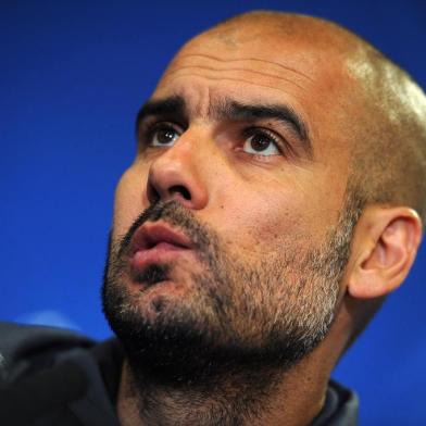  (FILES) A photo taken on April 17, 2012 shows Barcelonas coach Josep Guardiola during a press conference at Londons Stamford Bridge stadium on the eve of their UEFA Champions League semi-final first leg football match against Chelsea. Former Barcelona manager Pep Guardiola will take over as Bayern Munich head coach for the 2013/14 season, the Bundesliga giants confirmed on January 16, 2013, with the Spaniard offered a contract until 2016.Editoria: SPOLocal: LondonIndexador: LLUIS GENESecao: SoccerFonte: AFPFotógrafo: STF