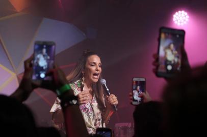 Ivete Sangalo e a banda Melim fazem, neste domingo, uma releitura do primeiro musical em cores exibido pelo Fantástico em 1974, o clássico Gita, de Raul Seixas