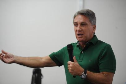  CAXIAS DO SUL, RS, BRASIL, 09/04/2016. Palestra do ex-governador Germano Rigotto organizada pelo PMDB Jovem, na sede do partido, em Caxias. (Porthus Junior/Pioneiro)