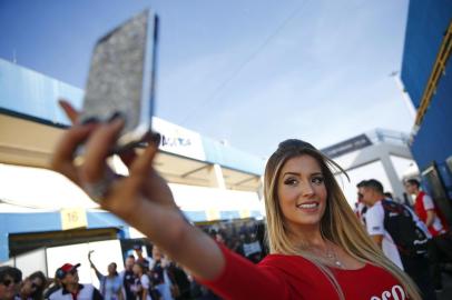  GOIÂNIA, GO, BRASIL, 05-08-2018: Visitação aos boxes da Corrida do Milhão na Stock Car, no autódromo de Goiânia (FOTO FÉLIX ZUCCO/AGÊNCIA RBS, Editoria de Esportes).