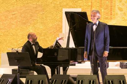 Tenor Andrea Bocelli se apresenta no Santuário de Fátima, em Portugal. 