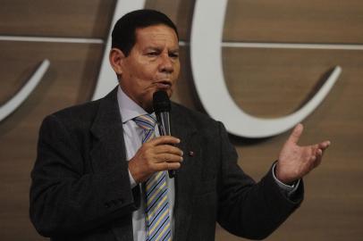  CAXIAS DO SUL, RS, BRASIL, 06/08/2018 - O polêmico general do Exército Antonio Hamilton Mourão, que defendeu mais de uma vez uma intervenção militar no país, caso o Poder Judiciário "não solucione o problema político" ¿  referindo-se à punição de corruptos ¿, esteve em Caxias no dia 06 deste mês. Ele participou da reunião-almoço na CIC e falou sobre "Os desafios de uma Nação, Segurança Pública em foco".  Mourão passou para a reserva no final de fevereiro. (Marcelo Casagrande/Agência RBS)