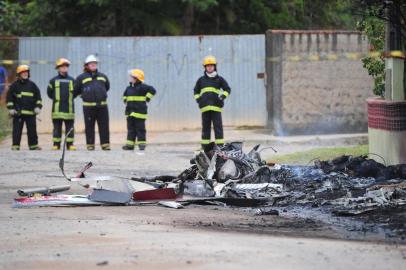  JOINVILLE,SC,BRASIL,08-03-2018.Queda de helicoptero deixa três óbitos em Joinville,fata aconteceu na Servidão Adenilda Roeder,bairro Paranaguamirim (zona Sul).(Foto:Salmo Duarte/A Notícia)