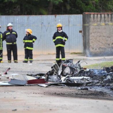  JOINVILLE,SC,BRASIL,08-03-2018.Queda de helicoptero deixa três óbitos em Joinville,fata aconteceu na Servidão Adenilda Roeder,bairro Paranaguamirim (zona Sul).(Foto:Salmo Duarte/A Notícia)