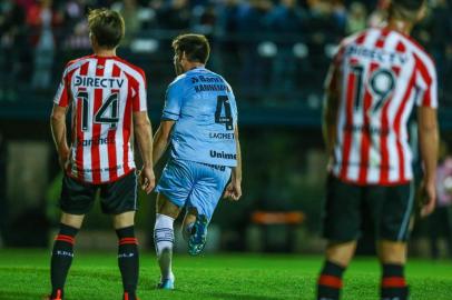 Gremio x EstudiantesRS - FUTEBOL/CONMEBOL LIBERTADORES 2018 /GREMIO X ESTUDIANTES - ESPORTES - Lance da partida entre Gremio e Estudiantes disputada na noite desta terca-feira, no Estadio CentenÃ¡rio de Quilmes, valida pelas oitavas de final da Conmebol Libertadores 2018. FOTO: LUCAS UEBEL/GREMIO FBPAEditoria: SPOIndexador: Lucas UebelSecao: futebolFonte: Gremio.netFotógrafo: Gremio x Estudiantes