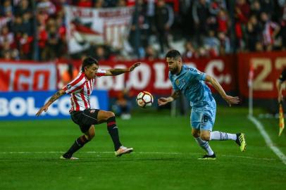 Gremio x EstudiantesRS - FUTEBOL/CONMEBOL LIBERTADORES 2018 /GREMIO X ESTUDIANTES - ESPORTES - Lance da partida entre Gremio e Estudiantes disputada na noite desta terca-feira, no Estadio CentenÃ¡rio de Quilmes, valida pelas oitavas de final da Conmebol Libertadores 2018. FOTO: LUCAS UEBEL/GREMIO FBPAEditoria: SPOIndexador: Lucas UebelSecao: futebolFonte: Gremio.netFotógrafo: Gremio x Estudiantes