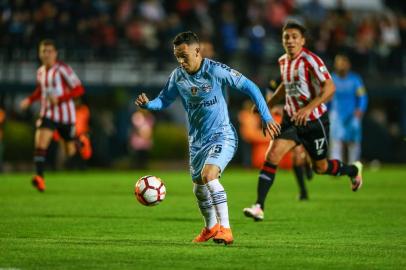 Gremio x EstudiantesRS - FUTEBOL/CONMEBOL LIBERTADORES 2018 /GREMIO X ESTUDIANTES - ESPORTES - Lance da partida entre Gremio e Estudiantes disputada na noite desta terca-feira, no Estadio CentenÃ¡rio de Quilmes, valida pelas oitavas de final da Conmebol Libertadores 2018. FOTO: LUCAS UEBEL/GREMIO FBPAEditoria: SPOIndexador: Lucas UebelSecao: futebolFonte: Gremio.netFotógrafo: Gremio x Estudiantes