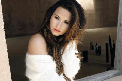 Demi Lovato entre as 100 mulheres mais sexys, Kzuka