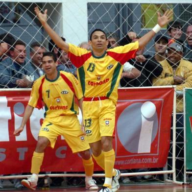 ***  AFF x Malwee ? Porthus3  ***Cortiana/UCS/AFF x Malwee, jogo válido pela semifinal da Liga Futsal 2008 e realizado no Ginásio Saturno, em Caravaggio, Farroupilha. Valdin comemora o terceiro gol da AFF