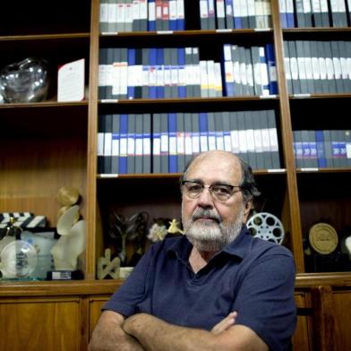 Brazilian film director Carlos Diegues, aka Caca Diegues, who will be the president of Gold Camera jury at the 65th Cannes film festival, poses for a picture during an interview with AFP in Rio de Janeiro on May 14, 2012. Brazilian cinema will be a guest of honour at the 65th Cannes film festival.   AFP PHOTO / Christophe Simon