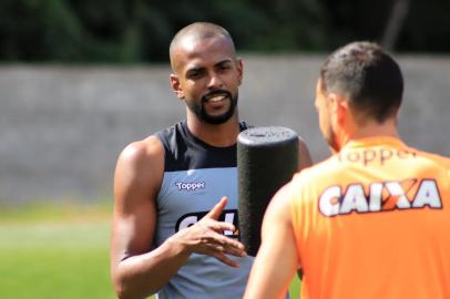 Zagueiro Ruan Renato, do Vitória