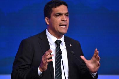  Brazilian presidential candidate Cabo Daciolo (Patriota) speaks during the first presidential debate ahead of the October 7 general election, at Bandeirantes television network in Sao Paulo, Brazil, on August 9, 2018.  / AFP PHOTO / Nelson ALMEIDAEditoria: POLLocal: Sao PauloIndexador: NELSON ALMEIDASecao: political candidatesFonte: AFPFotógrafo: STF