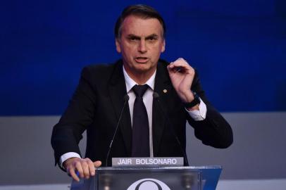  Brazilian presidential candidate Jair Bolsonaro (PSL), speaks during the first presidential debate ahead of the October 7 general election, at Bandeirantes television network in Sao Paulo, Brazil, on August 9, 2018.  / AFP PHOTO / Nelson ALMEIDAEditoria: POLLocal: Sao PauloIndexador: NELSON ALMEIDASecao: political candidatesFonte: AFPFotógrafo: STF