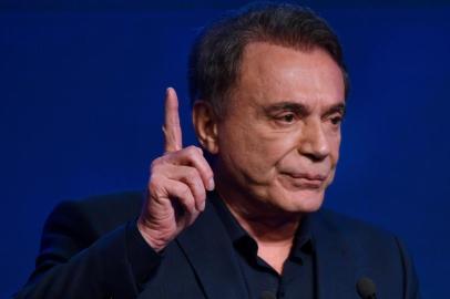  razilian presidential candidate Alvaro Dias (Podemos), speaks during the first presidential debate ahead of the October 7 general election, at Bandeirantes television network in Sao Paulo, Brazil, on August 9, 2018.  / AFP PHOTO / Nelson ALMEIDAEditoria: POLLocal: Sao PauloIndexador: NELSON ALMEIDASecao: political candidatesFonte: AFPFotógrafo: STF