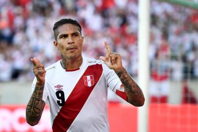 Perus forward Paolo Guerrero celebrates after scoring a goal during an international friendly football match between Saudi Arabia and Peru at Kybunpark stadium in St. Gallen on June 3, 2018. / AFP PHOTO / Fabrice COFFRINI