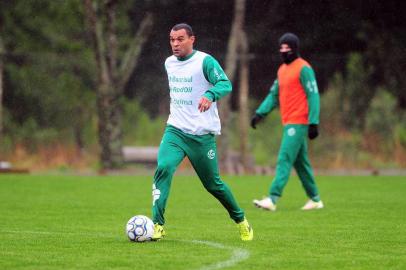  CAXIAS DO SUL, RS, BRASIL, 09/08/2018. Treino do Juventude no CT. O Ju está disputando a série B do Campeonato Brasileiro 2018. Na foto, volante Diones. (Porthus Junior/Agência RBS)Indexador: Porthus Junior                  