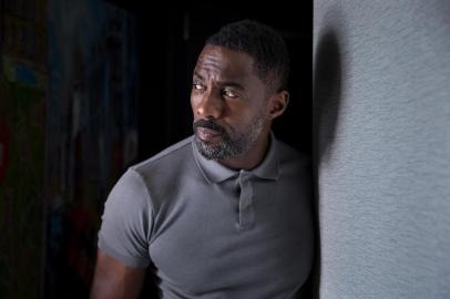 ELBA-DOWD-ART-LSPR-101017Idris Elba, who stars alongside Kate Winslet in the upcoming ÒThe Mountain Between Us,Ó in Manhattan, Sept. 12, 2017. Elba is somewhat skeptical about talk of him stepping into 007Õs shoes. ÒI think itÕs more about, we just want to have a black guy play James Bond rather than Idris Elba the actor play James Bond,Ó he said. ÒThatÕs the part that IÕm like, ÔUgh, come on.Õ Ó (Damon Winter/The New York Times)Editoria: LLocal: NEW YORKIndexador: DAMON WINTERSecao: IFonte: NYTNSFotógrafo: STF