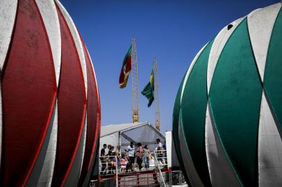  ESTEIO, RS, BRASIL, 03-09-2017: Movimento de público no dia do encerramento da Expointer 2017 no Parque de Exposições Assis Brasil. Em torno de 340 mil pessoas já visitaram a feira. (Foto: Mateus Bruxel / Agência RBS)